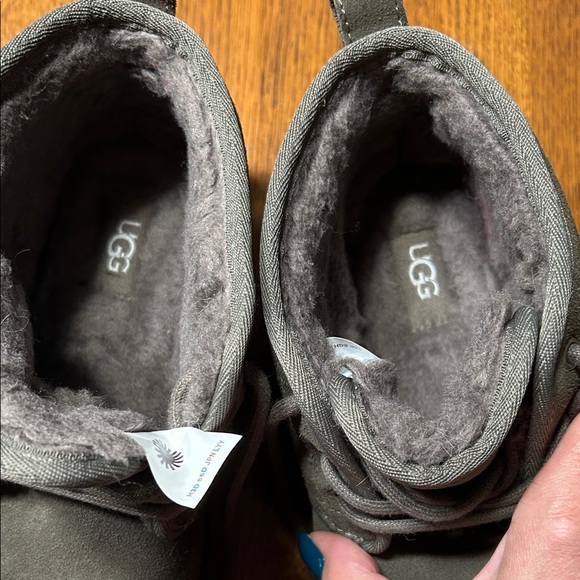 UGG Women’s Neumel Taupe Suede Chukka Boots Size 7 - Picture 12 of 12
